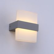Lanfu Wandlampe Warmweiße elegantes und modernes Design LED Wandleuchten ideal für Schlafzimmer ,Wohnzimmer, Treppenhaus und Lounges / 7 W / 150*120*90MM / led Flurlampe in Silber und Glas / CE Zertifizierung