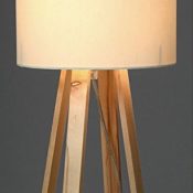 Lampe Tischlampe aus hellem Kiefernholz